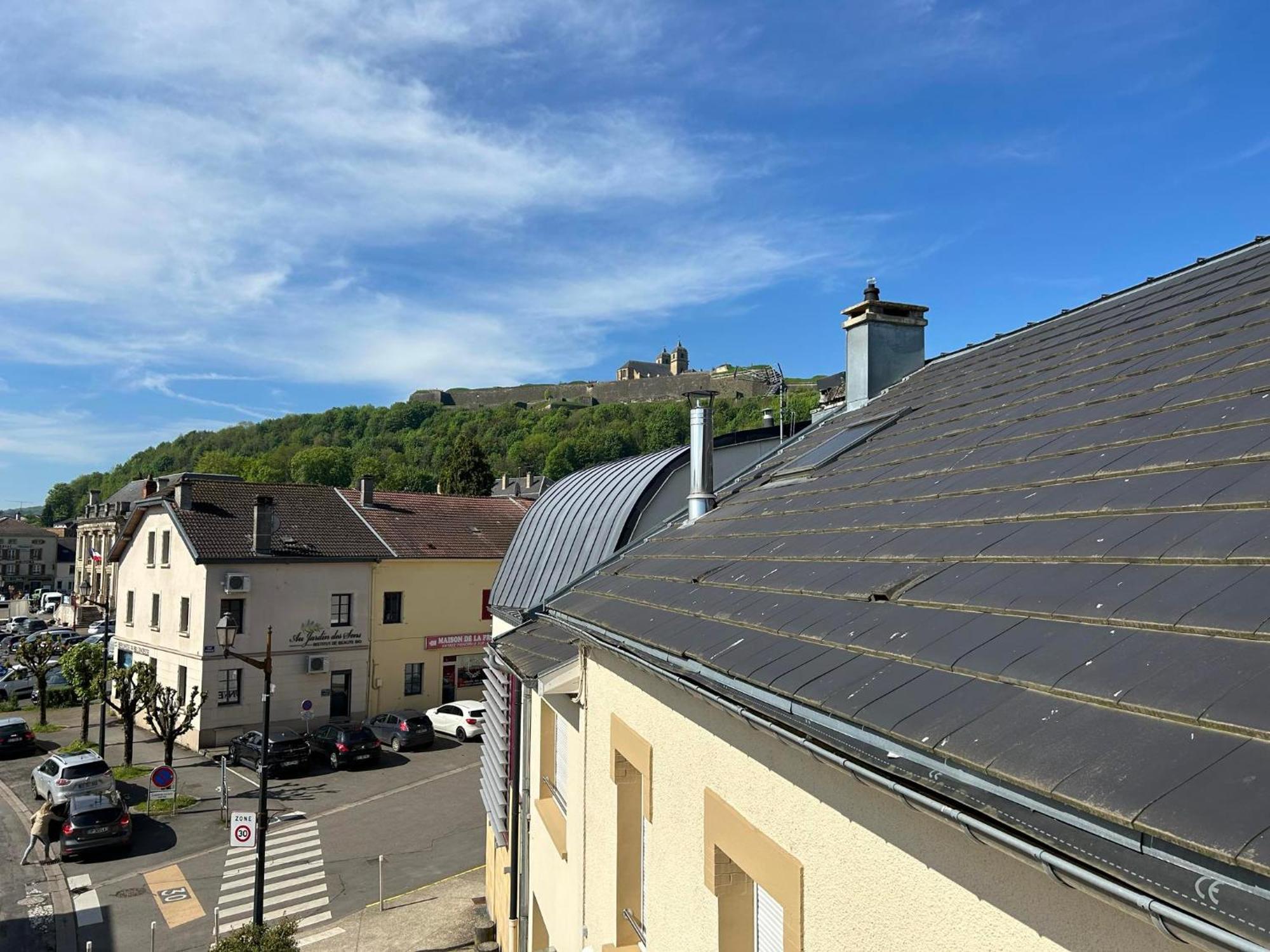 Au Coeur De Montmedy Bed & Breakfast Eksteriør bilde
